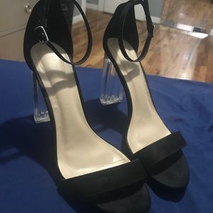 Black chunky heel shoe